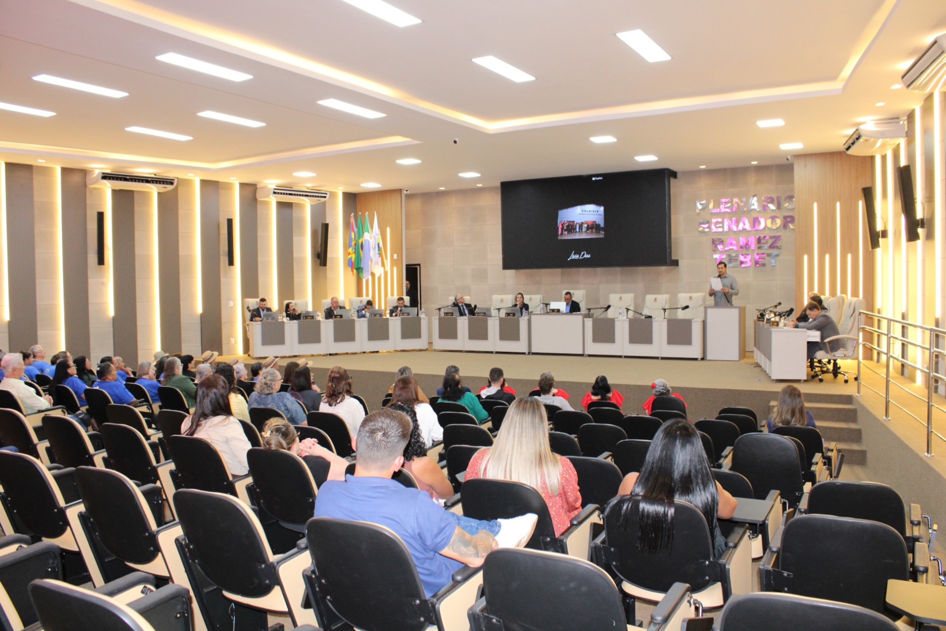 Câmara de Rio Brilhante realiza Sessão com votação de projetos e homenagens
